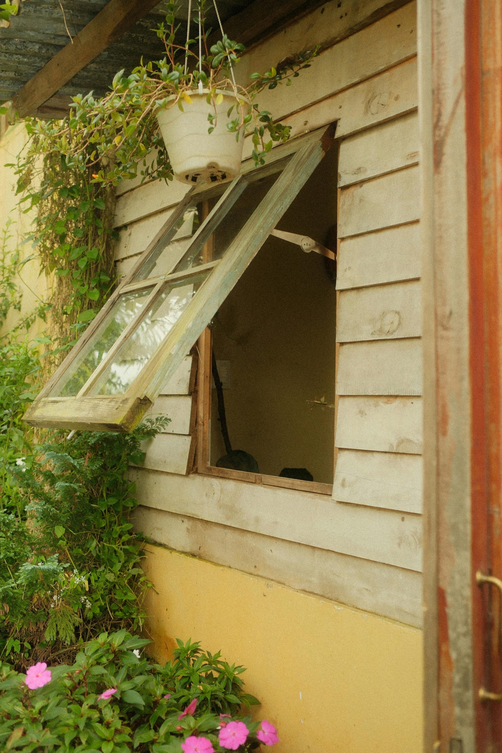 Ventana abierta que simboliza la experiencia y visión aspiracional de Silvia Lobo en Stendhal